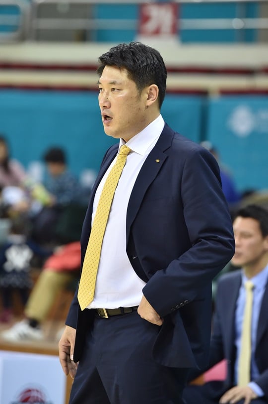 KB스타즈 안덕수 감독. /사진=WKBL 제공