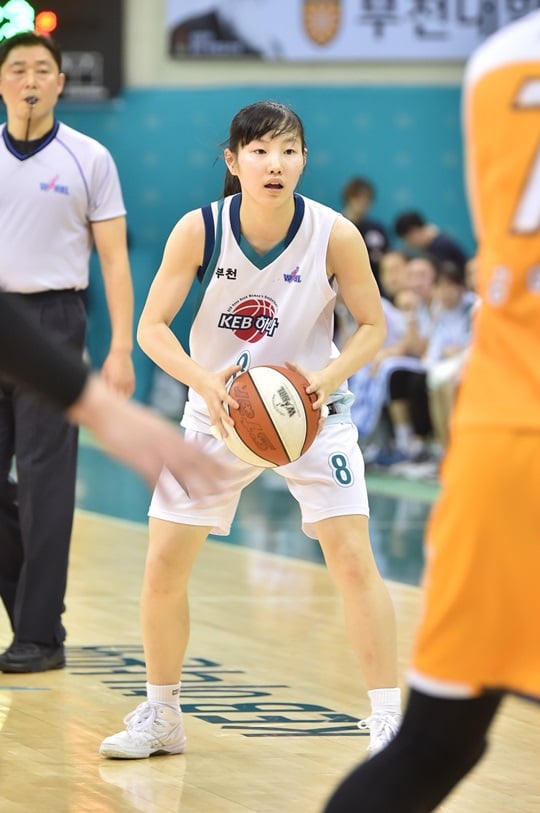오랜만에 좋은 활약을 펼치며 팀 승리를 이끈 김지영. /사진=WKBL 제공