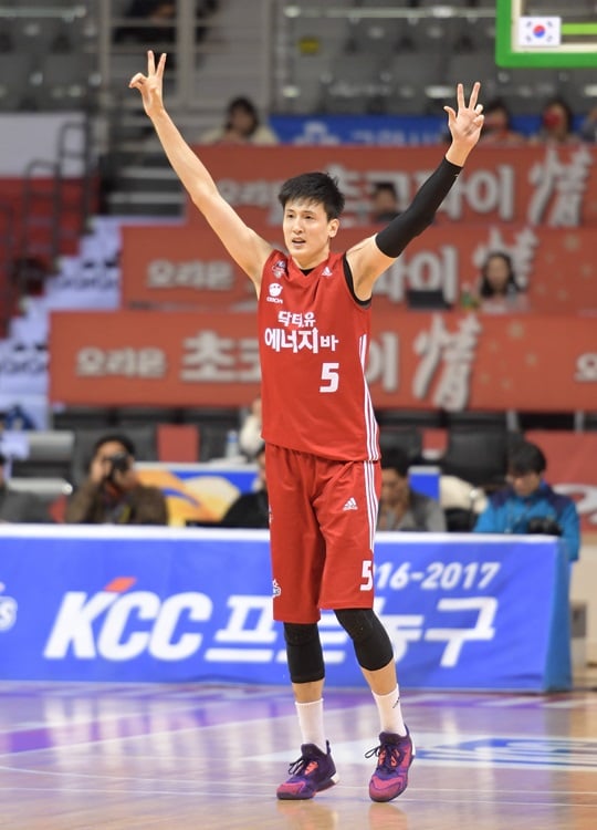 16점을 올리며 팀 공격을 이끈 최진수. /사진=KBL 제공