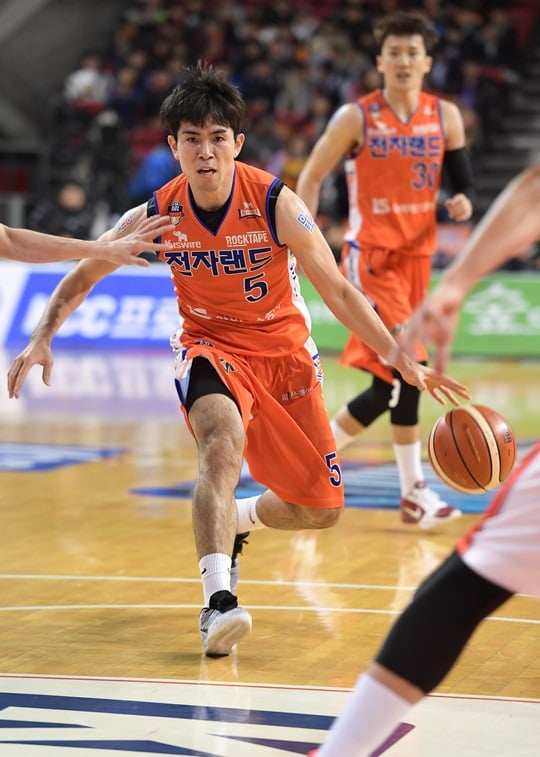 3라운드 국내선수 PER(선수 생산성 지수) 1위를 차지한 정병국. /사진=KBL 제공