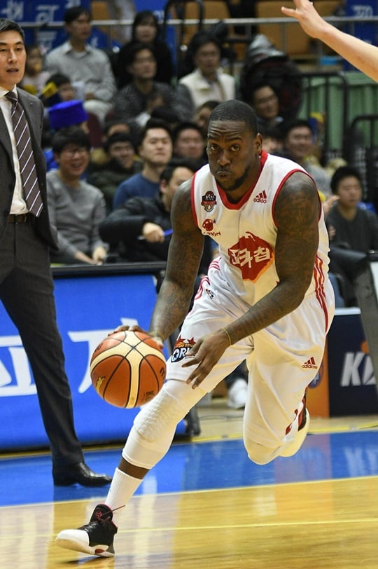 빠른 스피드를 앞세워 팀을 이끈 오데리언 바셋. /사진=KBL 제공