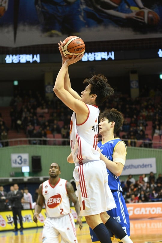 좋은 활약을 펼치며 팀 승리를 이끈 허일영. /사진=KBL 제공