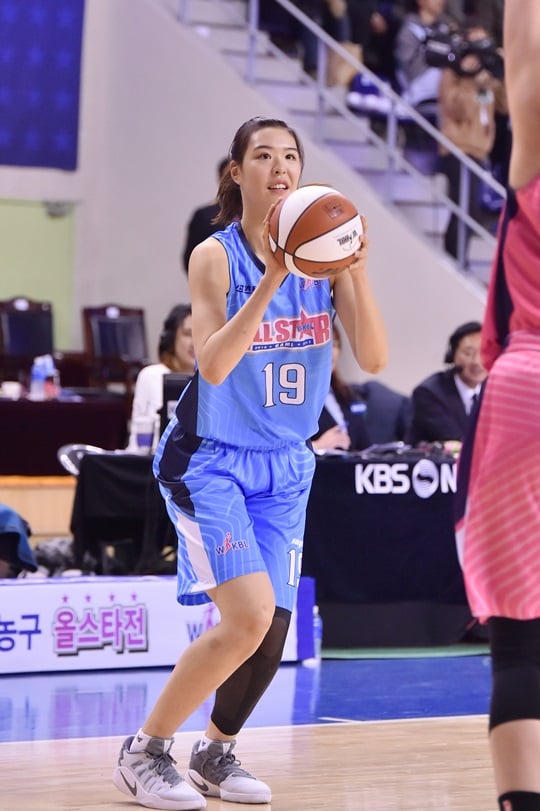 결승골을 터뜨리며 팀 승리를 이끈 박지수. /사진=WKBL 제공