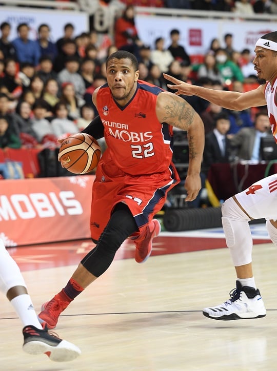 좋은 활약을 보이며 팀 승리에 힘을 보탠 네이트 밀러. /사진=KBL 제공