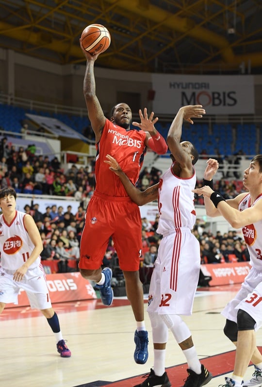 골밑을 지키며 팀에 승리를 안긴 찰스 로드. /사진=KBL 제공