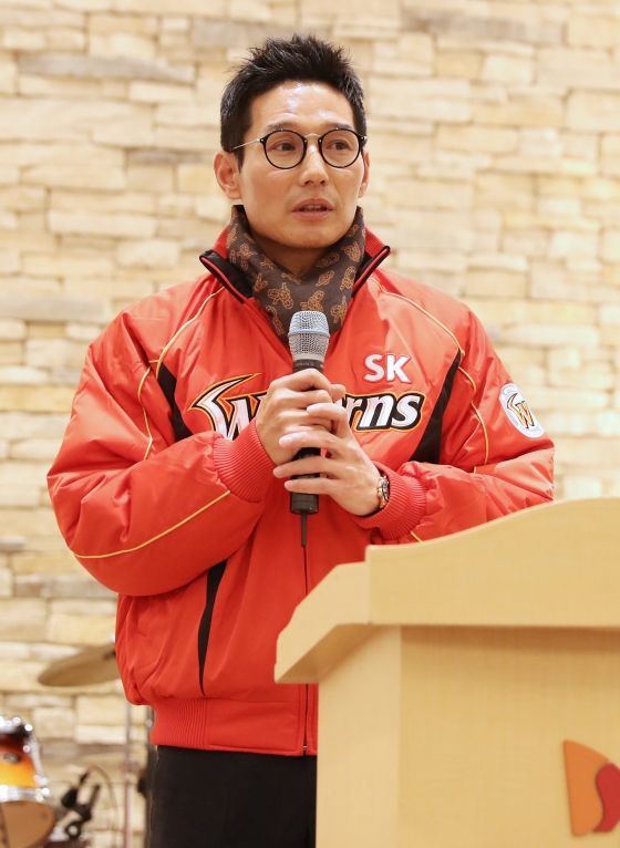 워크샵에 참석한 염경엽 신임 SK 단장 /사진=SK 와이번스 제공