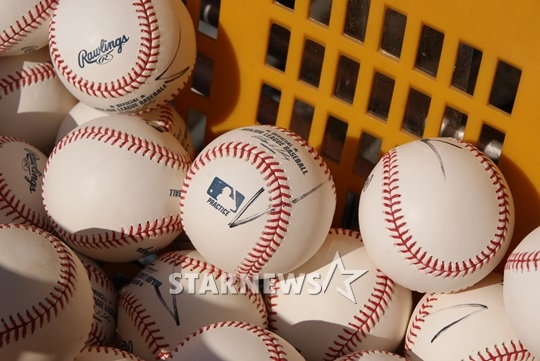 WBC 대표팀이 오키나와에서 사용중인 훈련용 WBC 공인구. /사진=김동영 기자