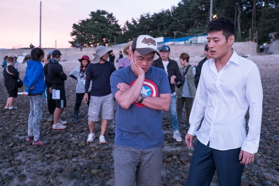 김태윤 감독과 강하늘/'재심' 현장스틸