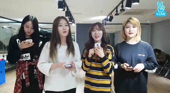 /사진=V앱 'A-DAILY - 에이데일리 '연습! 그리고 또 연습!'' 방송화면 캡처