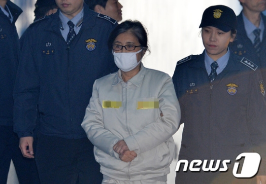 맹준호 변호사 사무실서 최순실 씨가 사법부 인사에 개입한 것으로 의심될만한 자료가 발견됐다. /사진=뉴스1