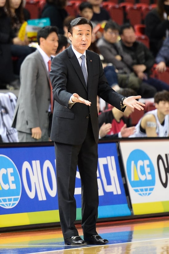 김진 감독. /사진=KBL
