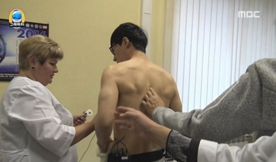 '무한도전'에서 보여준 유재석의 탄탄한 등근육 / 사진=화면 캡처
