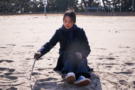 /사진=영화 '밤의 해변에서 혼자' 스틸컷