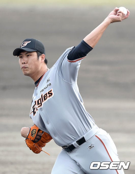 19일 kt전에서 1이닝 무실점을 기록한 권혁.