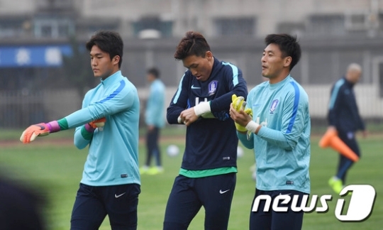20일 대표팀 훈련을 앞두고 모인 골키퍼 3인방 (왼쪽부터)김동준-김승규-권순태. /사진=뉴스1