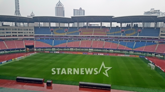 한중전이 펼쳐질 허룽 스타디움 전경. /사진=김우종 기자