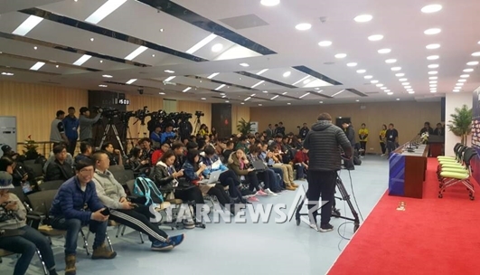 22일 허룽스타디움 공식기자회견장 모습. /사진=김우종 기자