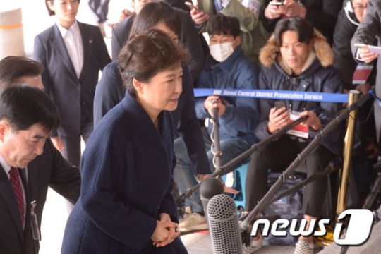 검찰이 27일 박 전 대통령에 대해 구속영장을 청구했다./사진=뉴스1