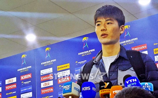 돌파를 시도하는 기성용. /사진=대한축구협회 제공