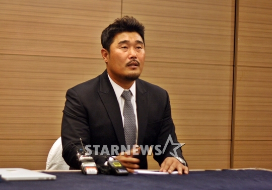 30일 공식기자회견에서 발언을 하고 있는 이호준 회장./사진=김우종 기자