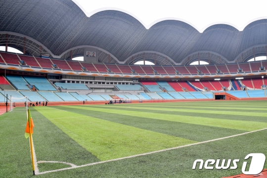 6일 여자축구 대표선수들이 훈련장으로 사용한 5월1일(능라도)경기장. 15만여명의 관중들이 들어 갈 수 있는 규모의 경기장이다. /사진=평양 사진공동취재단(뉴스1)