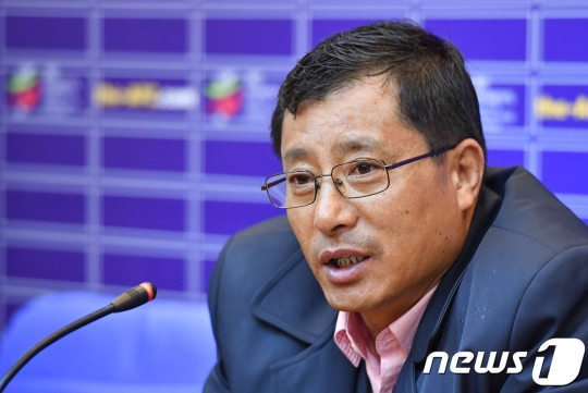 북한 여자 축구 대표팀 김광민 감독. /사진=평양 사진공동취재단(뉴스1)