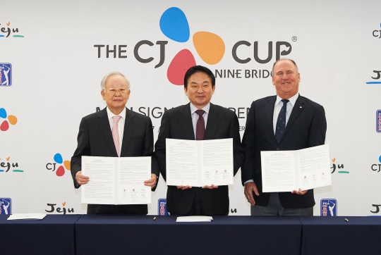 CJ그룹 손경식 회장, 제주특별자치도 원희룡 도지사, PGA 투어 아시아 지역 제프 먼데이 부사장(왼쪽부터). /사진=PGA 투어