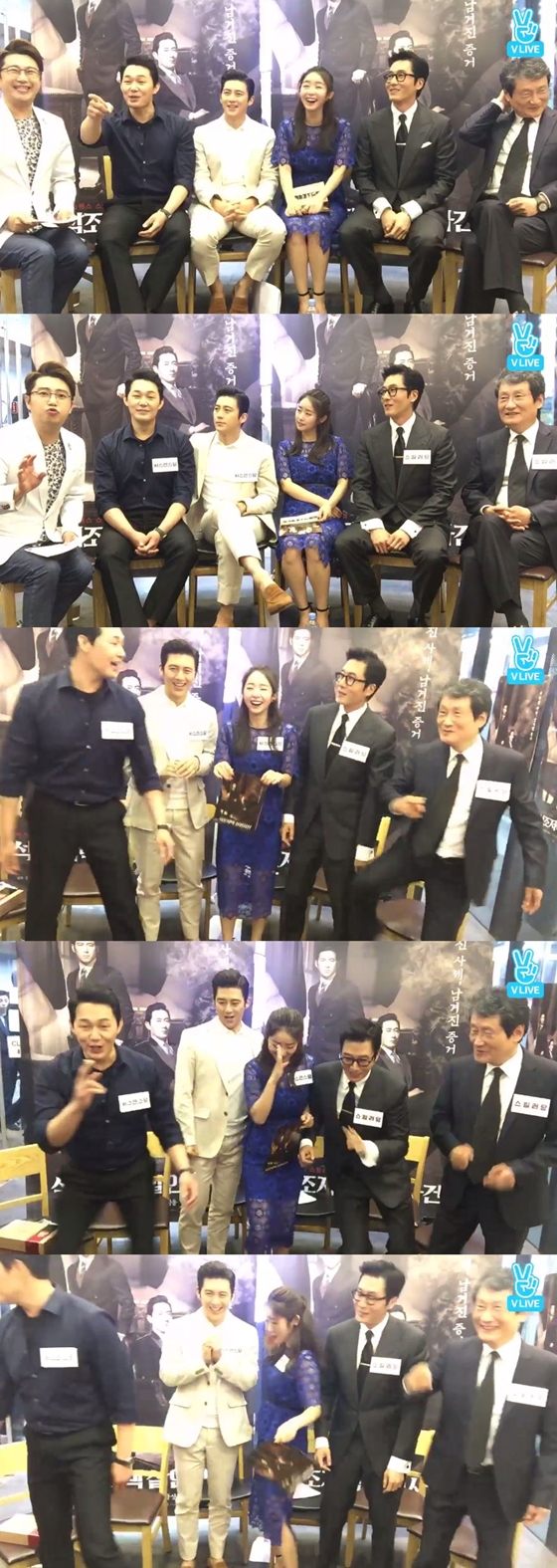 /사진=네이버 V 무비 '고수 X 김주혁 X 박성웅 X 문성근 X 임화영 <석조저택 살인사건> V라이브' 방송화면 캡처