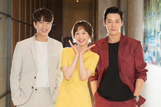 윤현민, 이유영, 최진혁 /사진=OCN 제공
