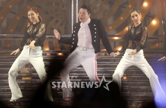 2015년 열린 '올나잇 스탠드 2015 - 공연의 갓싸이' 콘서트 무대에 선 싸이 /사진=이동훈 기자 photoguy@