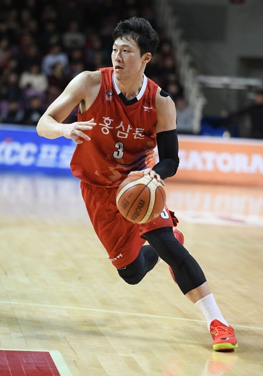 원주 동부와 전주 KCC로부터 영입의향서를 받은 이정현. /사진=KBL 제공