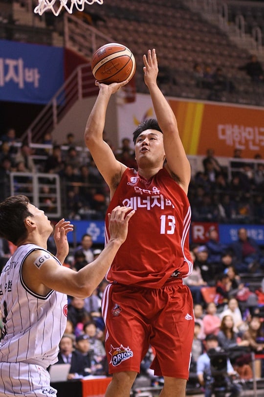 서울 삼성과 부산 KT에서 영입의향서를 받은 김동욱. /사진=KBL 제공