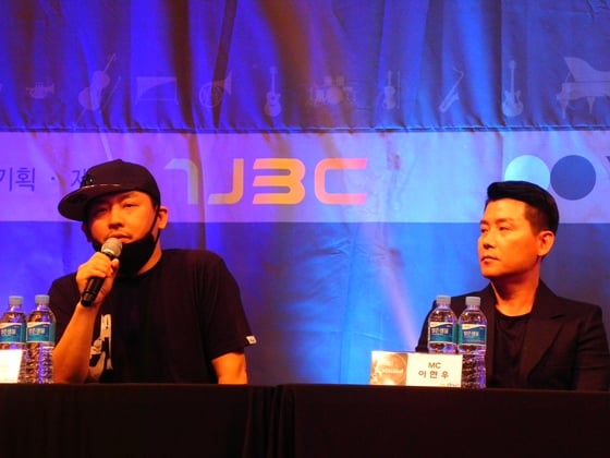 현진영(왼쪽)과 이현우/사진제공=NJBC