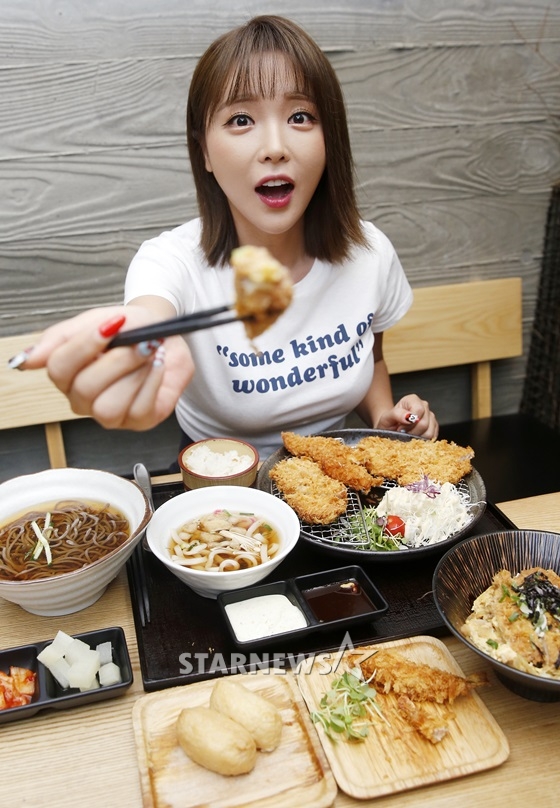 서울 강남구 하루엔소쿠 논현싸이더스HQ점에서 인터뷰한 홍진영 /사진=김휘선 기자