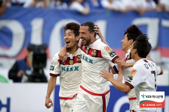 득점에 성공한 하대성(왼쪽)./사진=한국프로축구연맹