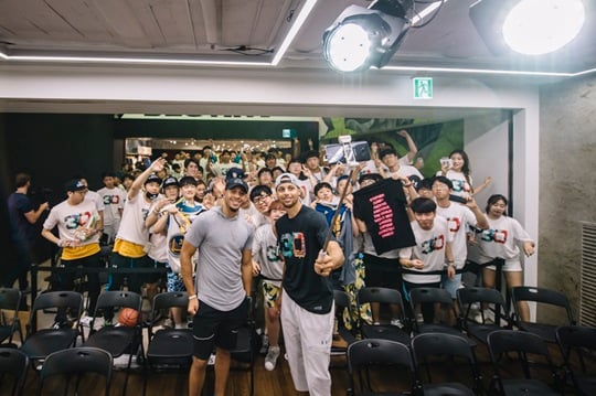 스테판 커리가 팬들과 만나는 시간을 가졌다. /사진=더스프링컴퍼니 제공