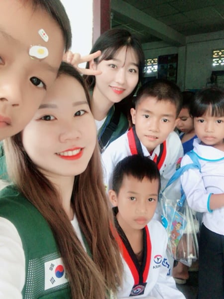 스스럼없이 먼저 다가와준 라오스의 어린 친구들.
