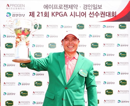 KPGA 그랜드시니어 선수권대회 우승자 이용군. /사진=KPGA 제공