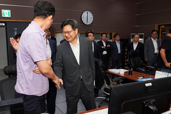 체포영장 발부 후 새벽에 출근한 김장겸 MBC 사장 / 사진제공=MBC