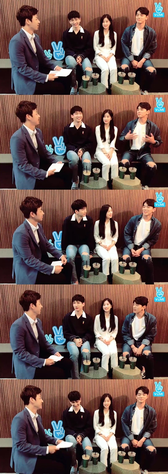 /사진=네이버 V 라이브 '[로맨스특별법] 김민규-혁-초롱의 첫만남! 방송화면 캡처