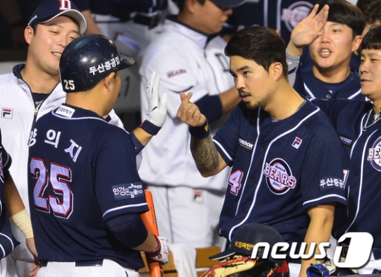 두산 양의지(좌)와 오재원. /사진=뉴스1