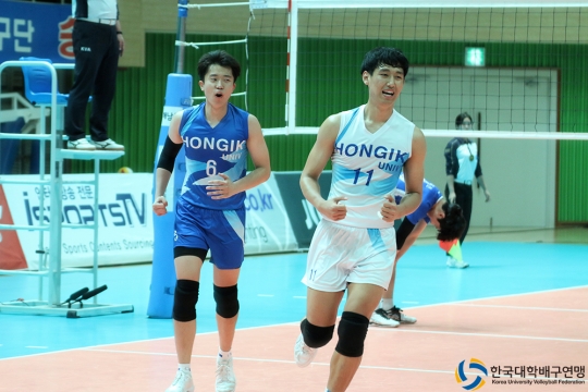 홍익대 한성정(오른쪽) /사진=한국대학배구연맹