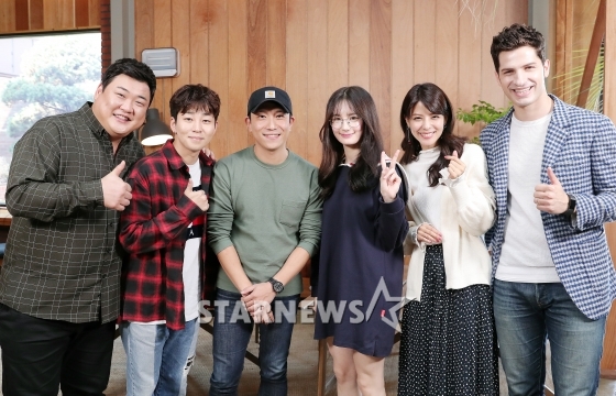 문상돈 PD와 출연진 /사진=김창현 기자