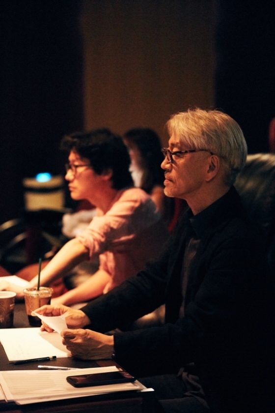 황동혁 감독과 류이치 사카모토/사진제공=CJ E&M