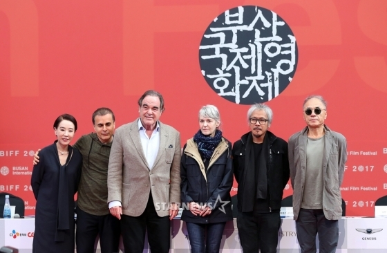 강수연, 바흐만 고바디, 올리버 스톤, 아녜스 고다르, 라브 디아즈, 장선우 감독(사진 맨 왼쪽부터)/사진=이기범 기자