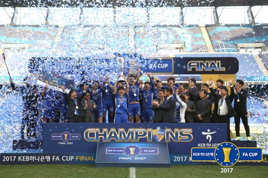 우승을 차지한 울산 현대. /사진=대한축구협회 제공