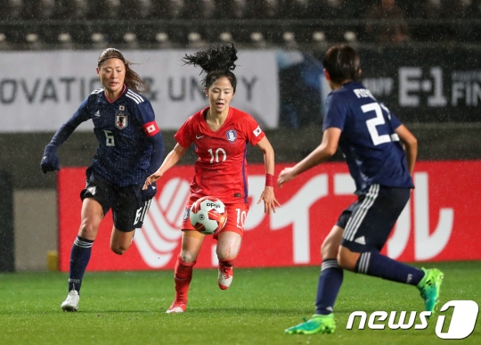 이민아(가운데)의 한일전 활약 모습 /사진=뉴스1