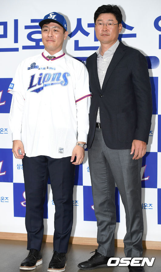 왼쪽부터 FA로 새로 영입된 강민호와 김한수 감독.