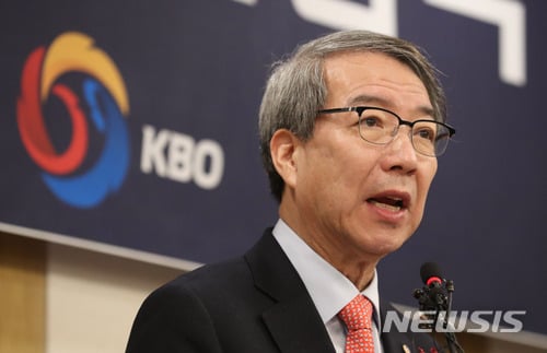 정운찬 KBO 신임총재가 3일 서울시 강남구 캠코양재타워에서 제22대 KBO 총재 취임식을 하고 있다. /사진=뉴시스