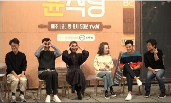 /사진제공= 네이버 브이(V)라이브 윤식당 개업식 캡처